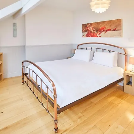 Host & - Hutton House