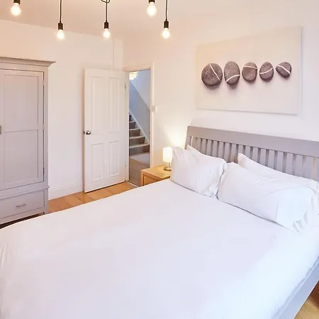 Host & - Hutton House *
